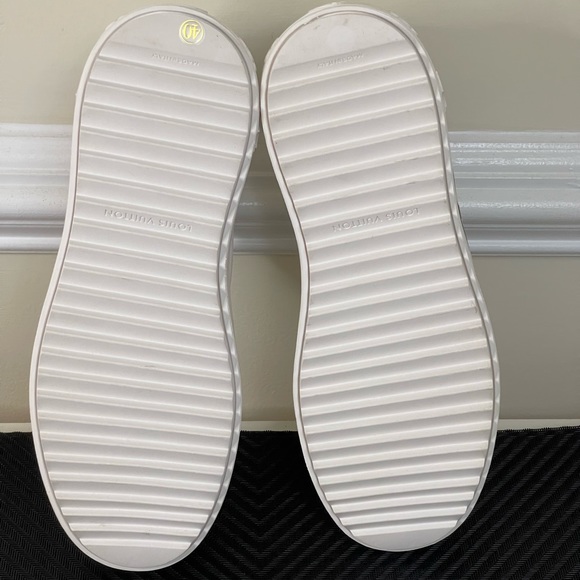 SOLD 😃  AUTHENTIC Louis Vuitton Women’s LV Off White Sneakers Sz. US 9.5 - Picture 16 of 16